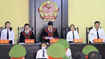 Cựu Giám đốc Sở vắng mặt trong phiên toà xét xử vụ gian lận điểm thi ở Sơn La