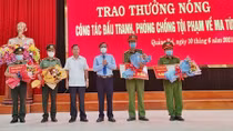 Thưởng nóng nhiều tập thể phá các chuyên án ma túy lớn