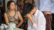Mẹ đã hứa trở về cơ mà...