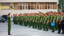 Bộ Công an nghiêm cấm cán bộ, chiến sĩ cho, tặng quân trang