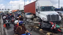 Ám ảnh "hung thần" đầu kéo container