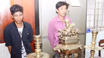 Cháu rể trộm lư đồng trên ban thờ nhà ông nội vợ