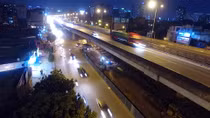 Công nhân xuyên đêm lạnh xén vỉa hè, mở rộng đường Vành đai 3