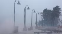 Siêu bão Mangkhut giật cấp 17 sẽ vào Việt Nam