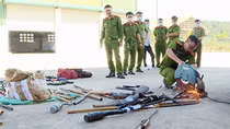 Tiêu hủy hàng trăm vũ khí, vật liệu nổ