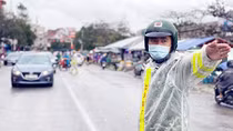 Công an Thành phố Hà Tĩnh phân luồng, điều tiết giao thông ngày Tết