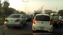 Ba xe dồn toa ở đường trên cao Hà Nội