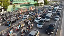Hà Nội lại tắc đường dù là ngày nghỉ cuối tuần