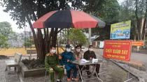 Công an xã ven đô phòng, chống COVID-19
