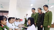 Bốn thập kỷ tận tâm chăm sóc sức khỏe nhân dân, đồng đội