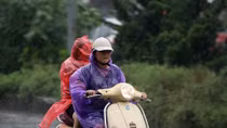 Cuối tuần mưa to, rất to ở khắp Bắc Bộ, Trung Bộ nắng gay gắt