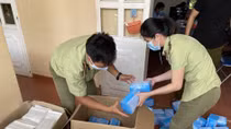 Phát hiện vụ vận chuyển 17.500 khẩu trang không có nhãn mác, xuất xứ