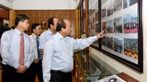 Thủ tướng Nguyễn Xuân Phúc viếng các anh hùng, liệt sĩ Trung đoàn Tây Tiến