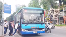 Hà Nội: Xe buýt được ưu tiên