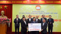 Vinamilk hỗ trợ 10 tỷ đồng mua thiết bị y tế chống COVID-19