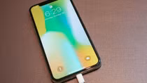 Người dùng iPhone phản ánh thiết bị của mình không thể cắm sạc