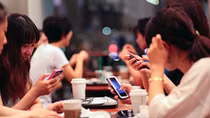 Báo động tình trạng tâm thần vì "nghiện" facebook