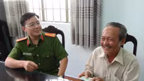 Trả lại của rơi cho người dân