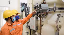 EVNHANOI triển khai phương án đảm bảo điện tại "ổ dịch" thôn Hạ Lôi