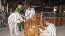Cảm hoá người lầm lỗi bằng tình người