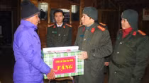 Công an tỉnh Hòa Bình thăm, chúc tết đồng bào dân tộc Mông