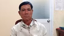 Ghen tuông, cha dượng đâm con riêng của vợ