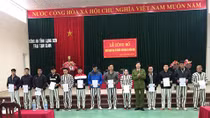 Công bố tha tù trước thời hạn cho 13 phạm nhân lao động, cải tạo tốt