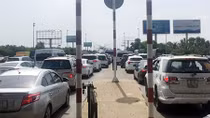Kẹt xe hơn 2km, trạm thu phí Long Phước quyết không xả trạm