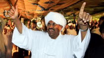 Omar al-Bashir từ Tổng thống thành tội phạm tham nhũng