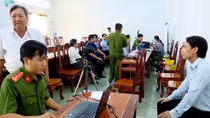 Tập trung cao độ cấp căn cước công dân