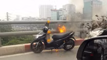 Suzuki Hayate phát hỏa trên cầu vượt Lê Văn Lương