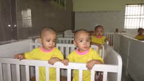 "Người cha" của gần một trăm đứa con bị bỏ rơi