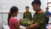 Cám cảnh người đàn bà bán con lấy 32 triệu đồng