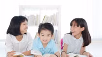Nếu những đứa trẻ lướt tay mình trên sách...