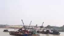Cát tặc đang làm “rỗng ruột” sông Lô