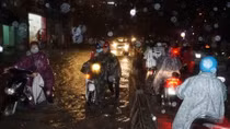 Bão số 9 suy yếu thành áp thấp nhiệt đới, Nam Bộ mưa lớn
