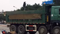Bị xe tải cán qua người, hai nữ sinh đi xe đạp điện chết thảm
