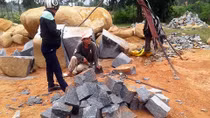 Giấy phép hết hạn vẫn ngang nhiên khai thác khoáng sản