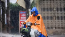 Khí lạnh tràn về, Hà Nội giảm nhiệt kèm mưa giông