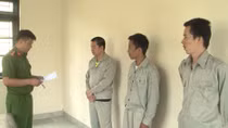 Mâu thuẫn trong đánh bạc, quay sang cướp tài sản
