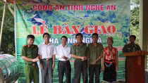 Bàn giao nhà tình nghĩa cho cán bộ Công an có hoàn cảnh khó khăn