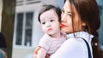 Trương Ngọc Ánh mặc giản dị, sánh đôi cùng “mỹ nam Truy sát” đi từ thiện
