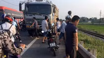 Đôi nam nữ chết thảm dưới bánh xe tải 