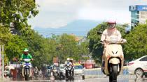 Nắng nóng quay trở lại Trung bộ, Bắc bộ vẫn còn mưa giông