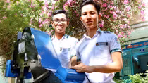Hai nhà sáng tạo nhí và chiếc máy thu gom nông sản tự động