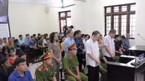 Vợ và em gái nguyên Bí thư tỉnh ủy xin xét xử vắng mặt