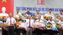 Trao tặng danh hiệu cho 17 Bà mẹ VNAH ở Thừa Thiên Huế
