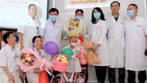 Cháu bé 3 tuổi bị ung thư võng mạc di căn được cứu sống thần kỳ