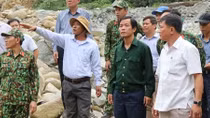 Khảo sát khu vực bãi bồi, lên phương án tìm kiếm các nạn nhân ở Rào Trăng 3