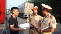 Công an các tỉnh ra quân tổng kiểm soát phương tiện đường bộ